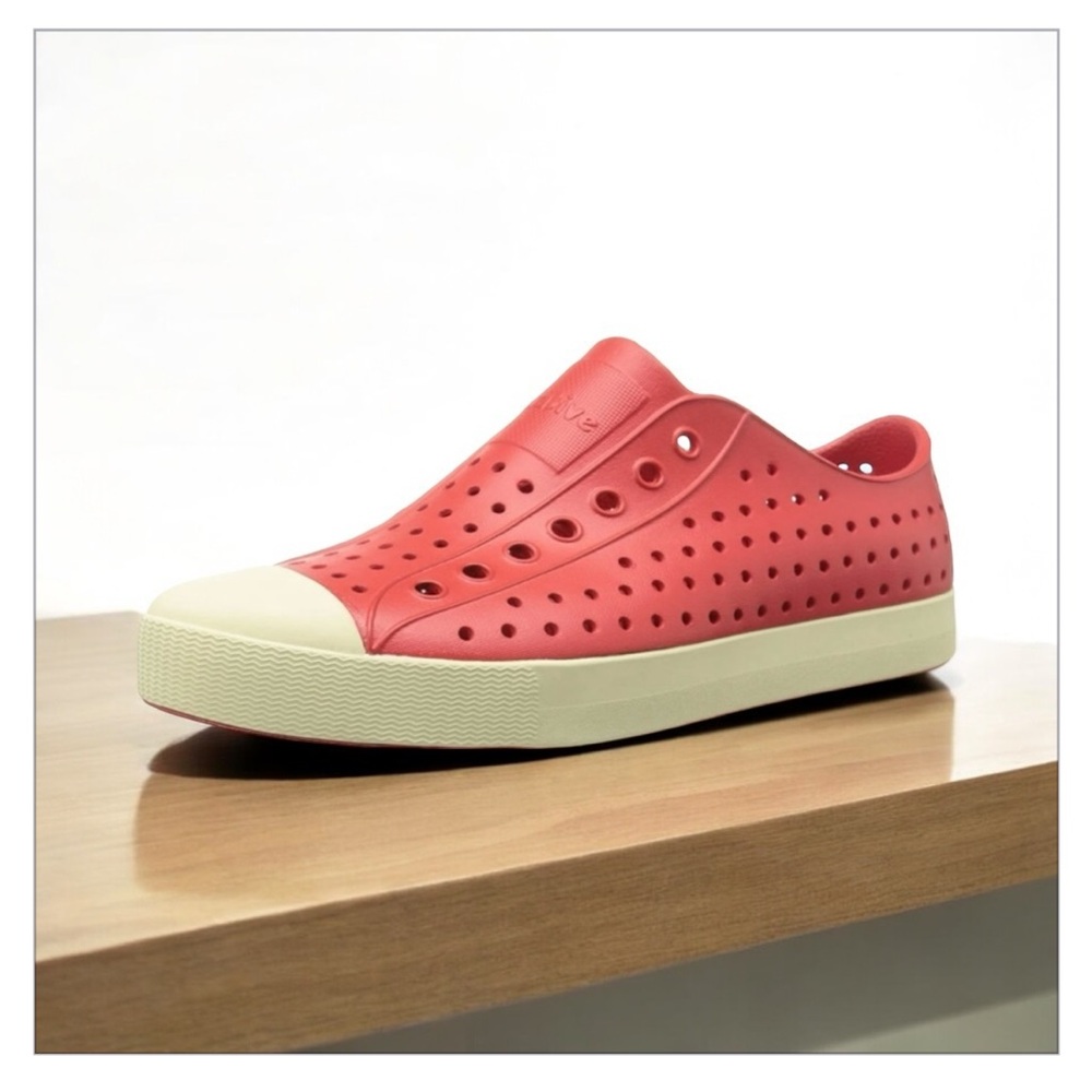 Native Jefferson Slip-On Sneaker-Torch Red-EUC -Sz 5 ❤️☀️​ - Picture 2 of 9